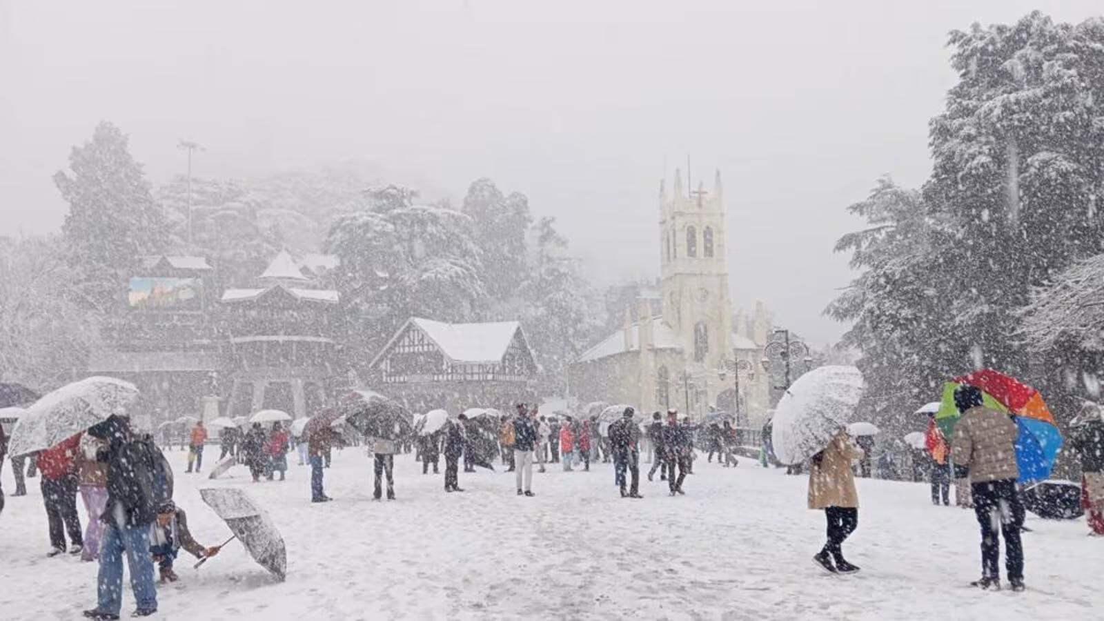 Tourists-and-residents-enjoying-the-snowfall-at-th_1706781046883